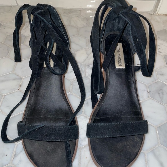 Steve Madden Black Heels with Strappy Design - Picture 4 of 5